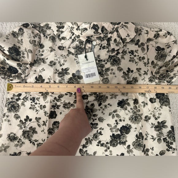 Tuckernuck Antique Roses Ruffle Collared Blouse Size Small NWT - Picture 9 of 11